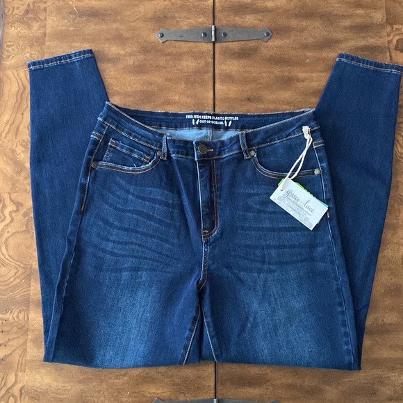 Grace & Lace Dark, Non-Distressed Denim - NWT - Picture 2 of 8